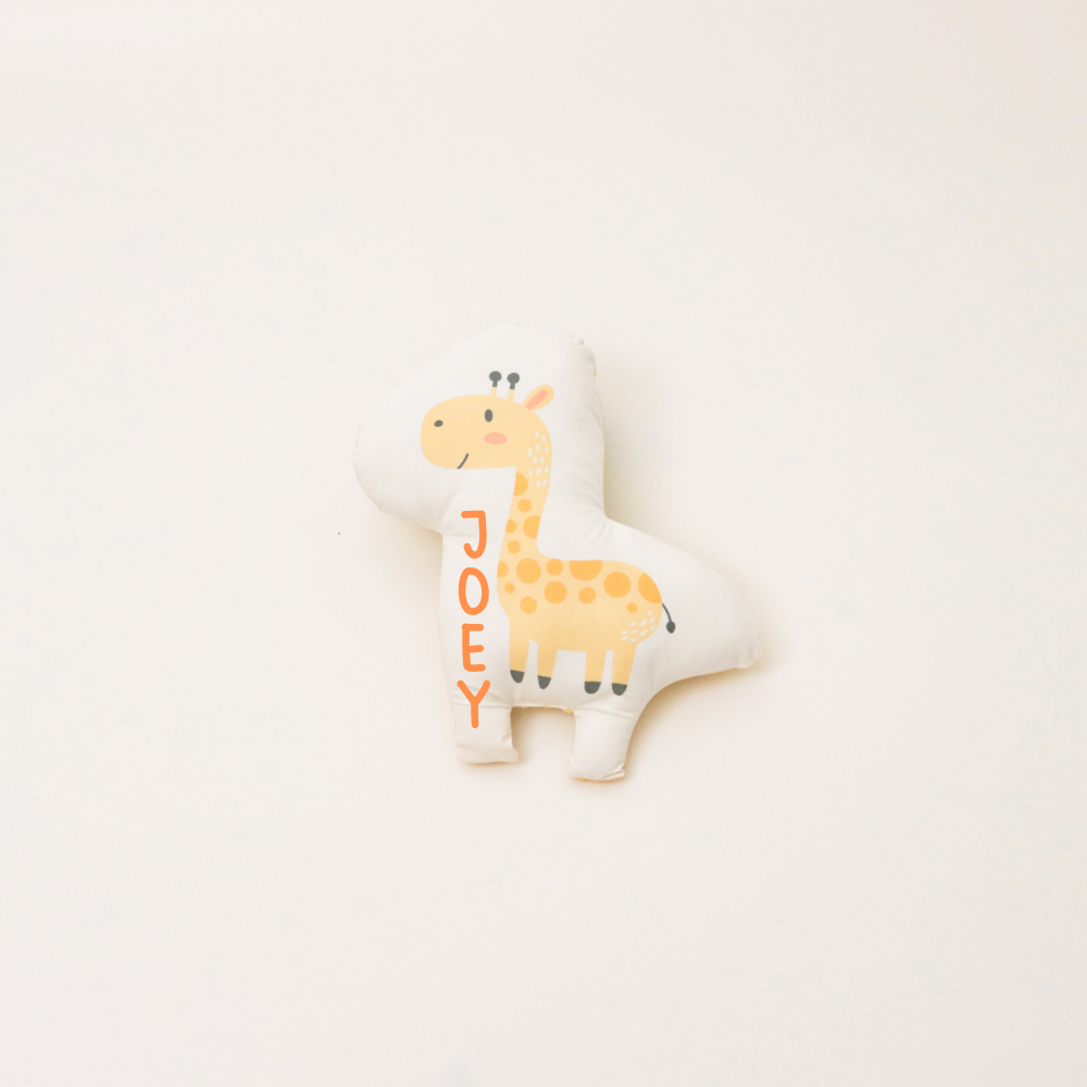 Joey sales the giraffe